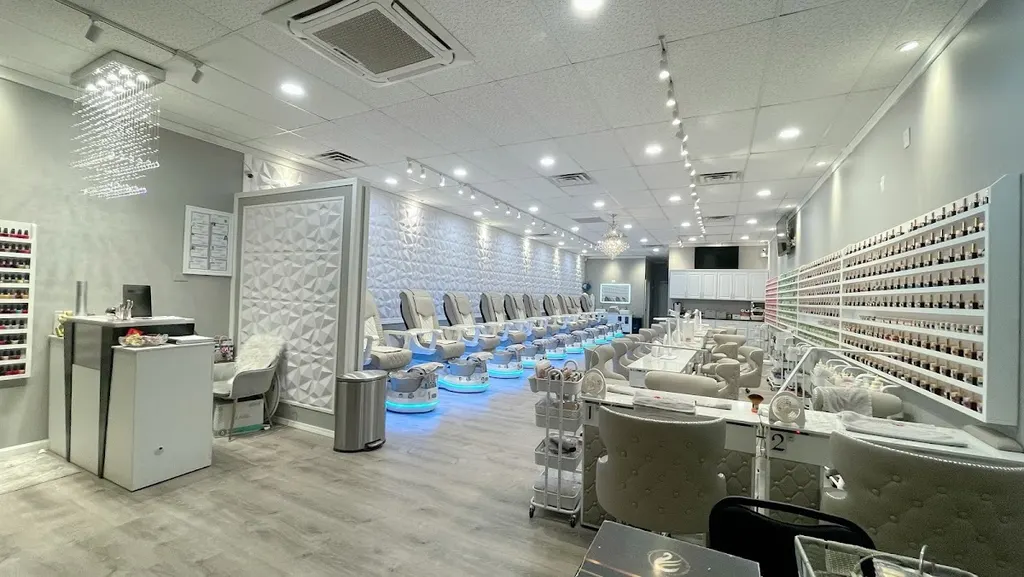 Fashion Nails & Spa — Nail salon in St Charles